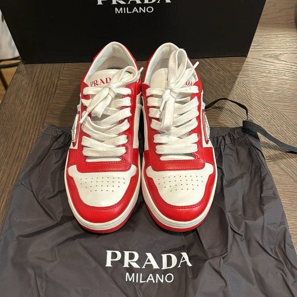 PRADA logo low top sneaker - Picture 3 of 15